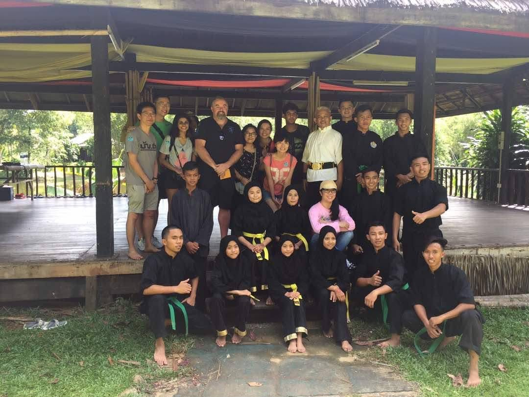 Kumpulan peserta dan tetamu di lokasi warisan