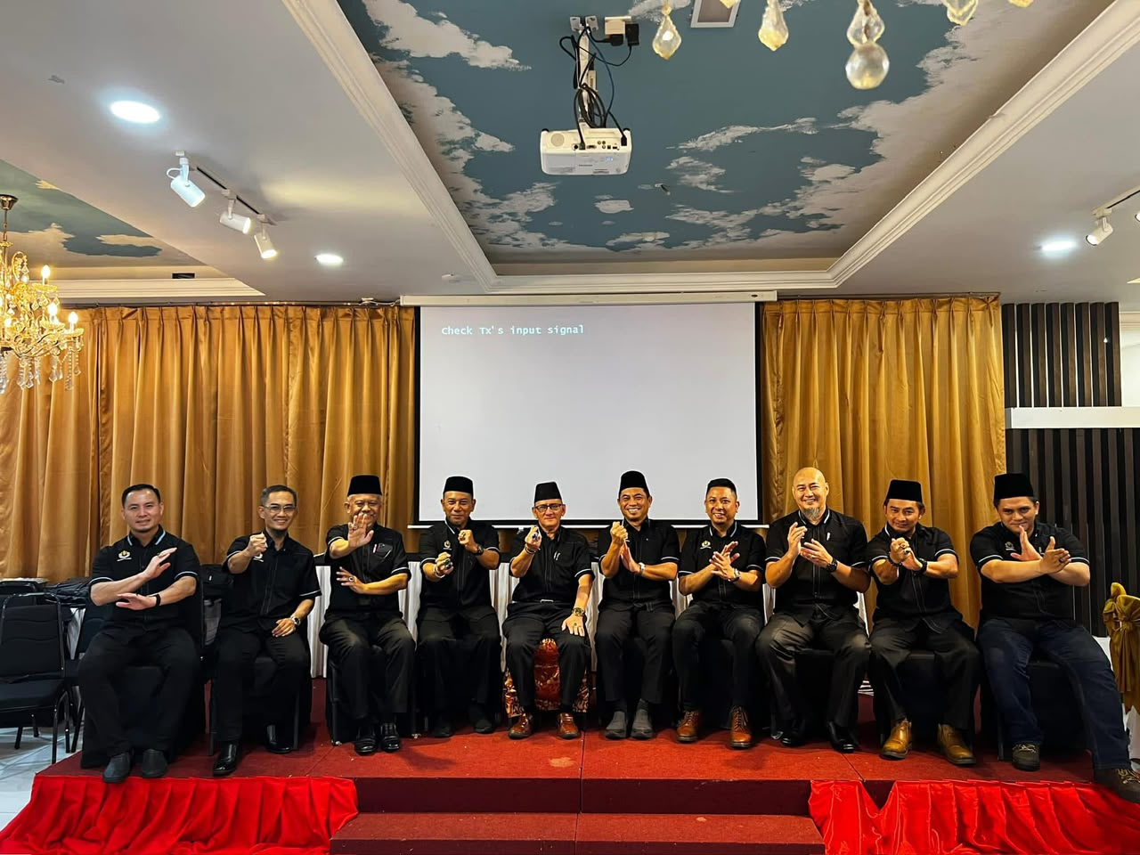 Kumpulan pemimpin dan penggiat persilatan Sarawak